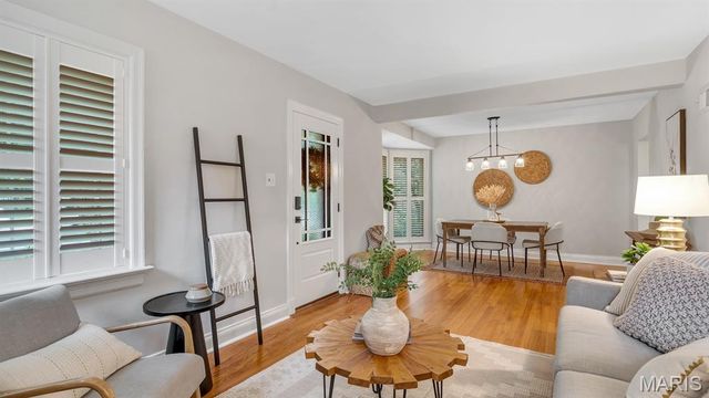 1439 S Elm Avenue, Webster Groves, MO 63119