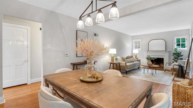 1439 S Elm Avenue, Webster Groves, MO 63119