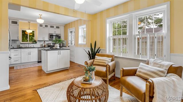 1439 S Elm Avenue, Webster Groves, MO 63119
