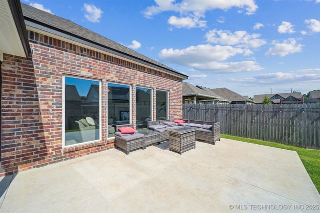 10111 S 231st East Avenue, Broken Arrow, OK 74014
