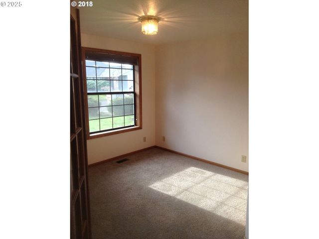 2707 DAYNA Ln, Eugene, OR 97408