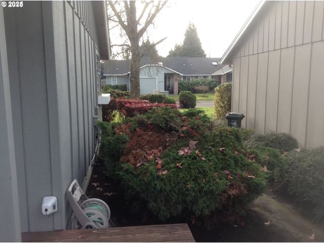 2707 DAYNA Ln, Eugene, OR 97408