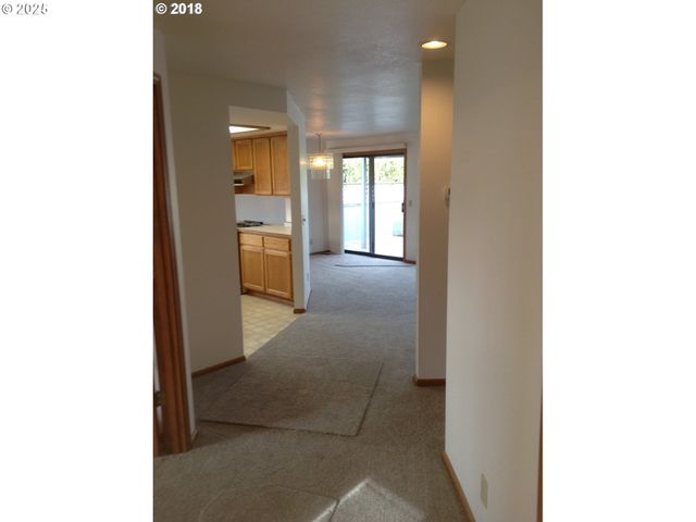 2707 DAYNA Ln, Eugene, OR 97408