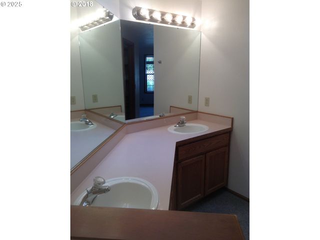 2707 DAYNA Ln, Eugene, OR 97408