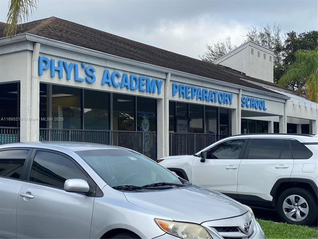 4040 SW 69th Ave, Miramar, FL 33023