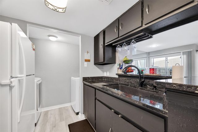 3919 Fairmont Parkway 131, Pasadena, TX 77504