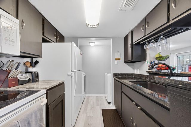 3919 Fairmont Parkway 131, Pasadena, TX 77504