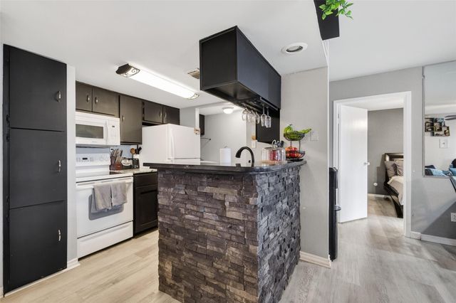 3919 Fairmont Parkway 131, Pasadena, TX 77504