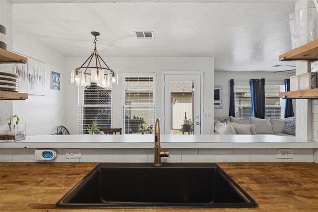 13827 Crossing Way West, Edmond, OK 73013