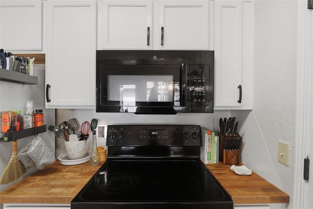 13827 Crossing Way West, Edmond, OK 73013