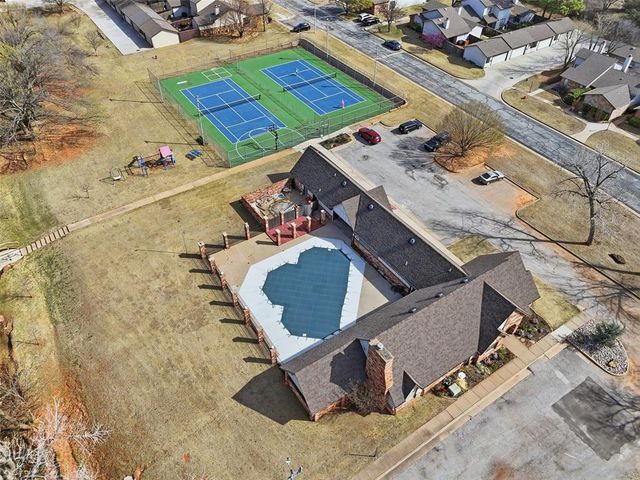 13827 Crossing Way West, Edmond, OK 73013