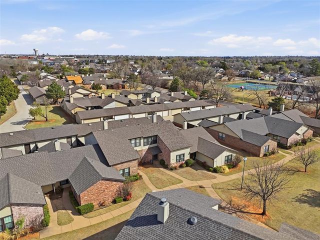 13827 Crossing Way West, Edmond, OK 73013