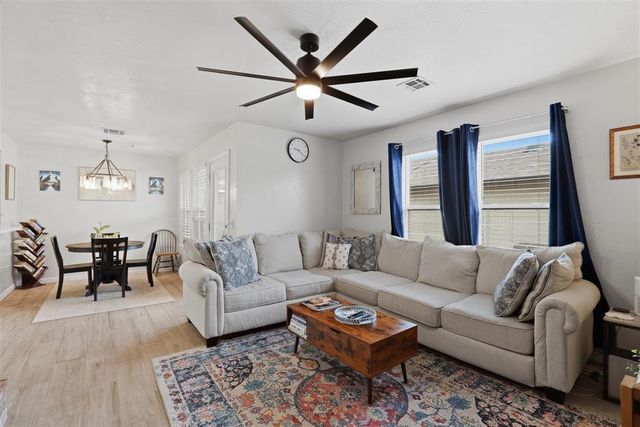 13827 Crossing Way West, Edmond, OK 73013