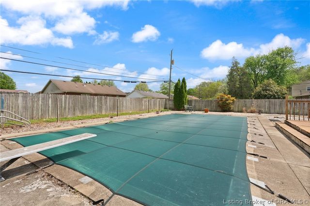 407 Hemlock Road, Jeffersonville, IN 47130