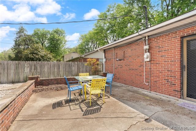 407 Hemlock Road, Jeffersonville, IN 47130