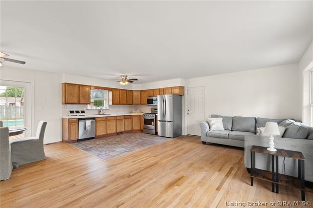 407 Hemlock Road, Jeffersonville, IN 47130