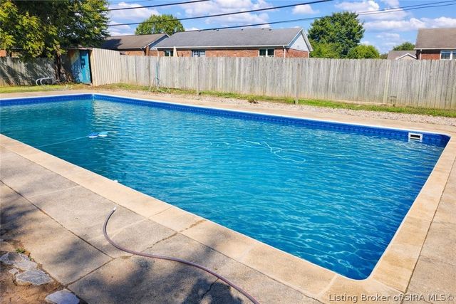 407 Hemlock Road, Jeffersonville, IN 47130
