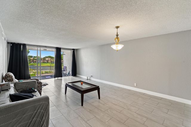 2850 Forest Hills Boulevard 211, Coral Springs, FL 33065
