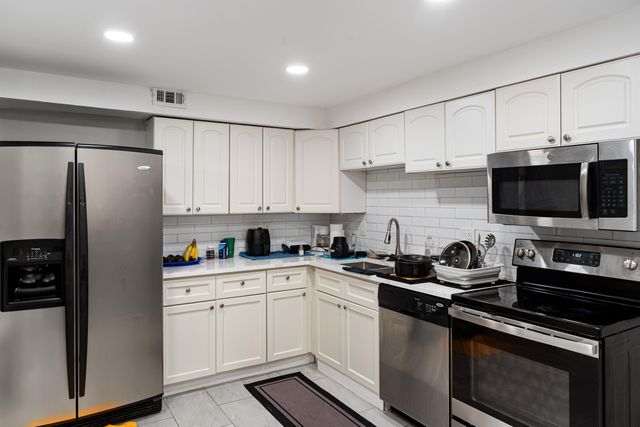 2850 Forest Hills Boulevard 211, Coral Springs, FL 33065