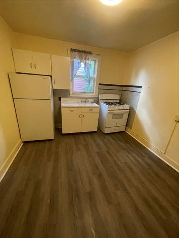 119-121 Giffin Ave, Mt Oliver, PA 15210