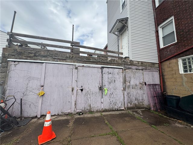 119-121 Giffin Ave, Mt Oliver, PA 15210