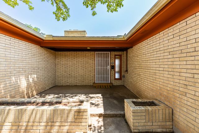 720 Manzano Street NE, Albuquerque, NM 87110