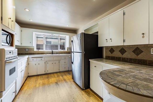 720 Manzano Street NE, Albuquerque, NM 87110