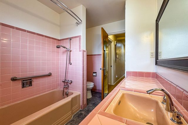 720 Manzano Street NE, Albuquerque, NM 87110