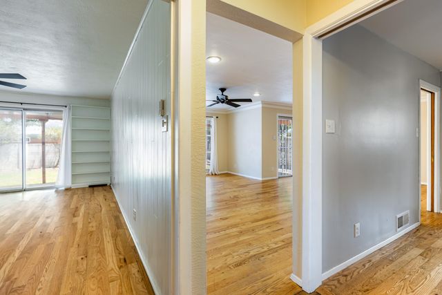 720 Manzano Street NE, Albuquerque, NM 87110