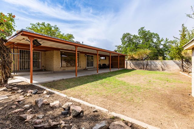 720 Manzano Street NE, Albuquerque, NM 87110