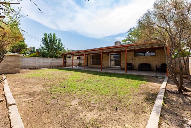 720 Manzano Street NE, Albuquerque, NM 87110