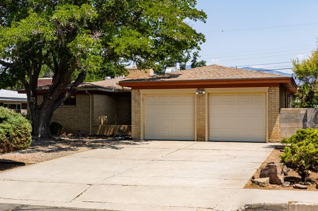 720 Manzano Street NE, Albuquerque, NM 87110