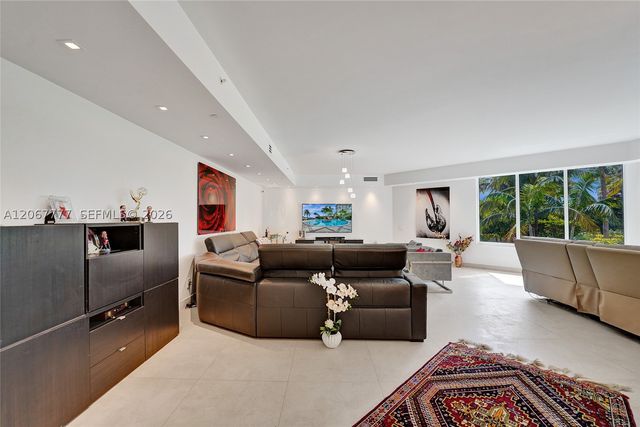21200 Point Place 403, Aventura, FL 33180