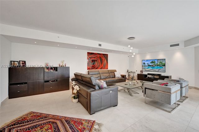 21200 Point Place 403, Aventura, FL 33180