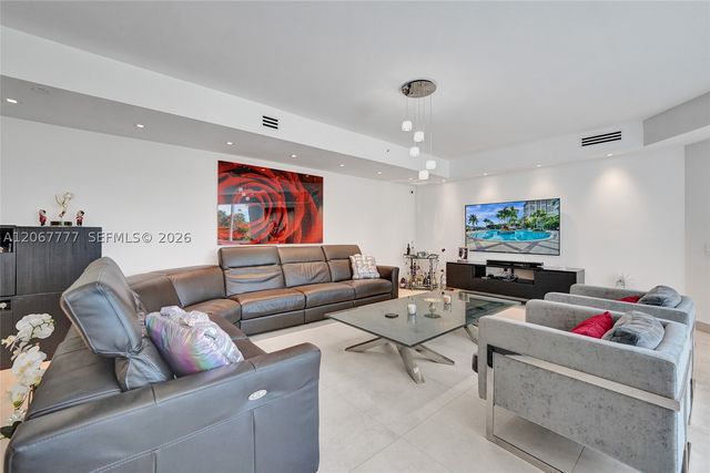 21200 Point Place 403, Aventura, FL 33180