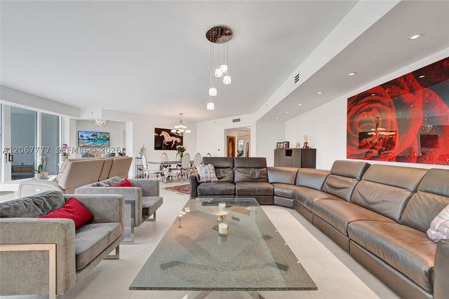 21200 Point Place 403, Aventura, FL 33180
