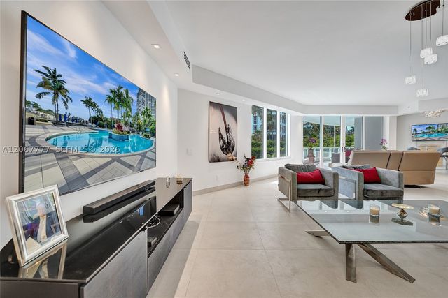 21200 Point Place 403, Aventura, FL 33180
