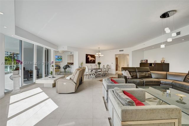 21200 Point Place 403, Aventura, FL 33180