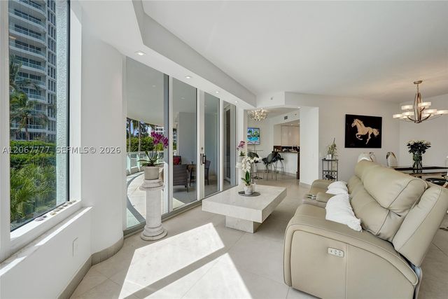 21200 Point Place 403, Aventura, FL 33180