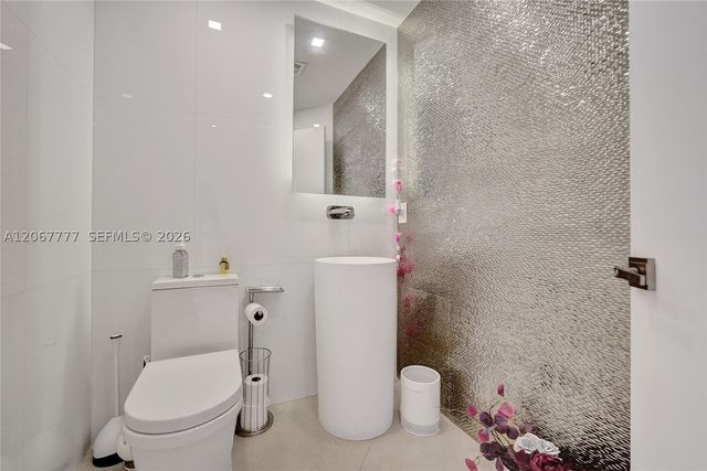 21200 Point Place 403, Aventura, FL 33180