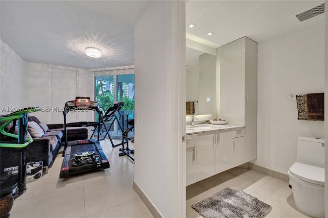 21200 Point Place 403, Aventura, FL 33180