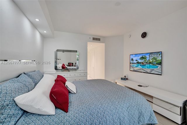 21200 Point Place 403, Aventura, FL 33180