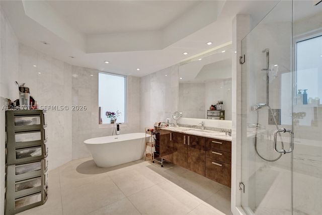 21200 Point Place 403, Aventura, FL 33180
