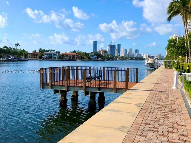 21200 Point Place 403, Aventura, FL 33180