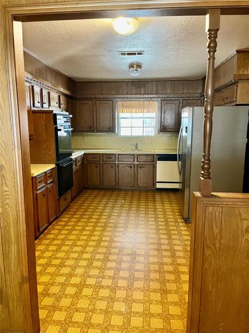 4 Eastwood Circle, Conroe, TX 77301