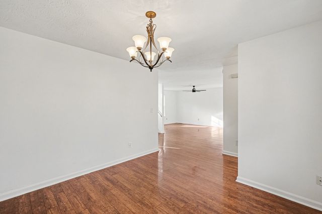 255 Valley Dr, Columbia, TN 38401