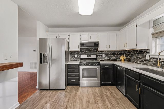 255 Valley Dr, Columbia, TN 38401