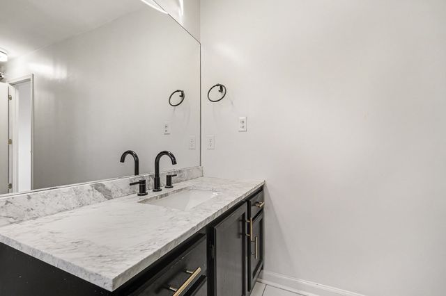 255 Valley Dr, Columbia, TN 38401