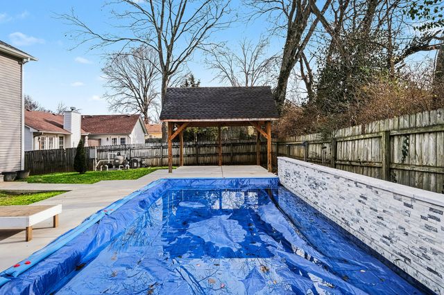 255 Valley Dr, Columbia, TN 38401