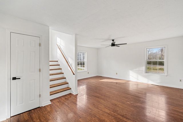 255 Valley Dr, Columbia, TN 38401